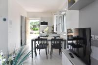 Kuchyňa alebo kuchynka v ubytovaní Geranio Apartment - Villaggio di Mary