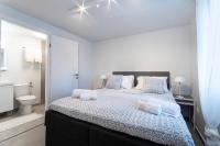 Posteľ alebo postele v izbe v ubytovaní One Bedroom Apt with Garden views - Access to Amazing Rooftop Terrace, Free Parking and Gym on premises