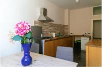 Kuchyňa alebo kuchynka v ubytovaní Spacious Three Bedroom Apartment On the Arno