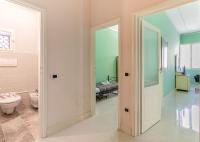 Kúpeľňa v ubytovaní Spacious Three Bedroom Apartment On the Arno