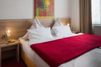 Ένα ή περισσότερα κρεβάτια σε δωμάτιο στο Hotel König