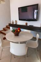 Televízia a/alebo spoločenská miestnosť v ubytovaní Apartamentos El Bergantin Menorca Club