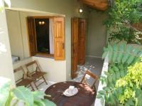 Patio alebo iná vonkajšia časť ubytovania Kamaraki-Apartments