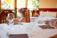 Reštaurácia alebo iné gastronomické zariadenie v ubytovaní Hotel Jalisco