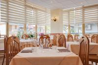 Reštaurácia alebo iné gastronomické zariadenie v ubytovaní Hotel Jalisco