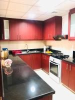 Kuchyň nebo kuchyňský kout v ubytování Luxury Casa - Royal Sea View Apartment JBR Beach 2BR