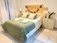 Posteľ alebo postele v izbe v ubytovaní Homely Málaga Larios