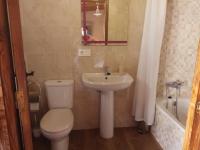 A bathroom at El Balcon de Peñafiel