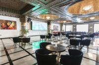 サヴォイ ル グランド ホテルにあるレストランまたは飲食店
