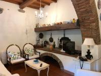 A seating area at Relax totale nel Bosco Lucca