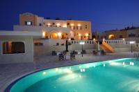 Bazén v ubytování Villa Kavallaris & Apartments nebo v jeho okolí