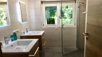 Łazienka w obiekcie Alpen Appartements Viehhofen - incl Sommercard Zell am See Viehhofen