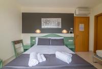 Łóżko lub łóżka w pokoju w obiekcie Hotel Airone