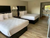 Ein Bett oder Betten in einem Zimmer der Unterkunft South Padre Island Lodge
