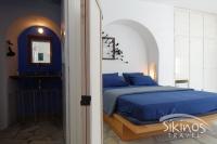 Postel nebo postele na pokoji v ubytování Seaside Traditional Cycladic House