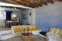 Posezení v ubytování Seaside Traditional Cycladic House
