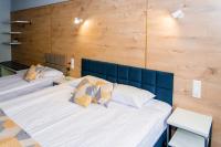 Łóżko lub łóżka w pokoju w obiekcie Hotel 107