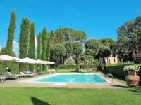 Bazén v ubytovaní Holiday Home Giuggiolo - Giuggiolo 2 by Interhome alebo v jeho blízkosti