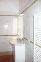 Kúpeľňa v ubytovaní Holiday Home Giuggiolo - Giuggiolo 2 by Interhome