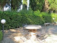 Vonkajšia záhrada v ubytovaní Holiday Home Giuggiolo - Giuggiolo 2 by Interhome