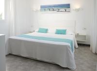 A bed or beds in a room at Apartamentos Vista Vedrá