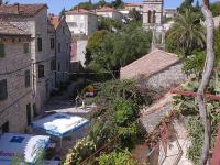 Vonkajšia záhrada v ubytovaní Apartment Hvar (221-2)