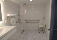 Capri Suites Anaheimにあるバスルーム