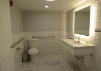 Capri Suites Anaheimにあるバスルーム