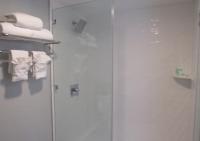 Capri Suites Anaheimにあるバスルーム