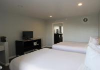 Capri Suites Anaheimにあるベッド