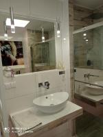 Kúpeľňa v ubytovaní Good Day Apartments- private parking new town