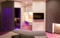 Telewizja i/lub zestaw kina domowego w obiekcie Pineta Hotel