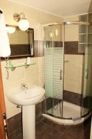 Koupelna v ubytování Rea Hotel