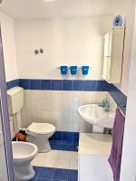A bathroom at Holiday home in Palermo - Sizilien 40734