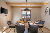 Telewizja i/lub zestaw kina domowego w obiekcie Holiday home in Krnica/Istrien 38131