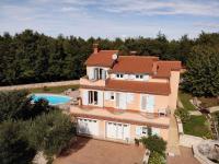 Bazén v ubytovaní Apartment in Tinjan/Istrien 38387 alebo v jeho blízkosti