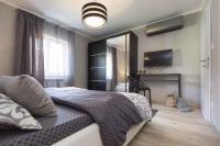 Telewizja i/lub zestaw kina domowego w obiekcie Holiday home in Becici 35609