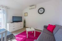 TV a/nebo společenská místnost v ubytování Apartment in Crikvenica 34970