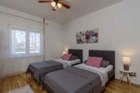 Plán poschodí v ubytovaní Two-Bedroom Apartment in Kastel Novi I