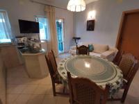 Televízia a/alebo spoločenská miestnosť v ubytovaní Two-Bedroom Apartment in Vinisce I