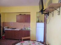 Kuchyňa alebo kuchynka v ubytovaní Apartment in Razanac/Zadar Riviera 8227