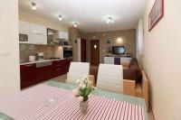 Kuchyňa alebo kuchynka v ubytovaní Apartment in Jadranovo with Two-Bedrooms 1