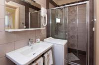 Kúpeľňa v ubytovaní Apartment in Jadranovo with Two-Bedrooms 1
