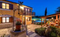 Basen w obiekcie Holiday home Mali Vareski/Istrien 8734 lub w pobliżu