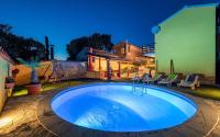 Basen w obiekcie Holiday home Mali Vareski/Istrien 8734 lub w pobliżu