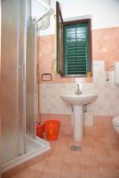Kúpeľňa v ubytovaní Apartment Kukljica 3