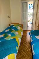 Postel nebo postele na pokoji v ubytování Apartment Banjol 10