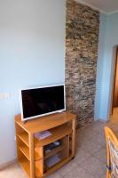 TV a/nebo společenská místnost v ubytování Apartment Banjol 10