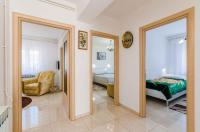 Postel nebo postele na pokoji v ubytování Apartment in Novi Vinodolski 15274