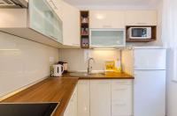 Kuchyň nebo kuchyňský kout v ubytování Apartment in Novi Vinodolski 15274